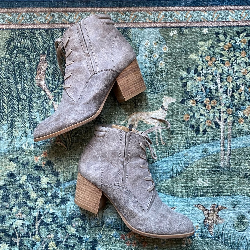 franco sarto heeled faux leather lace-up ankle boots in taupe